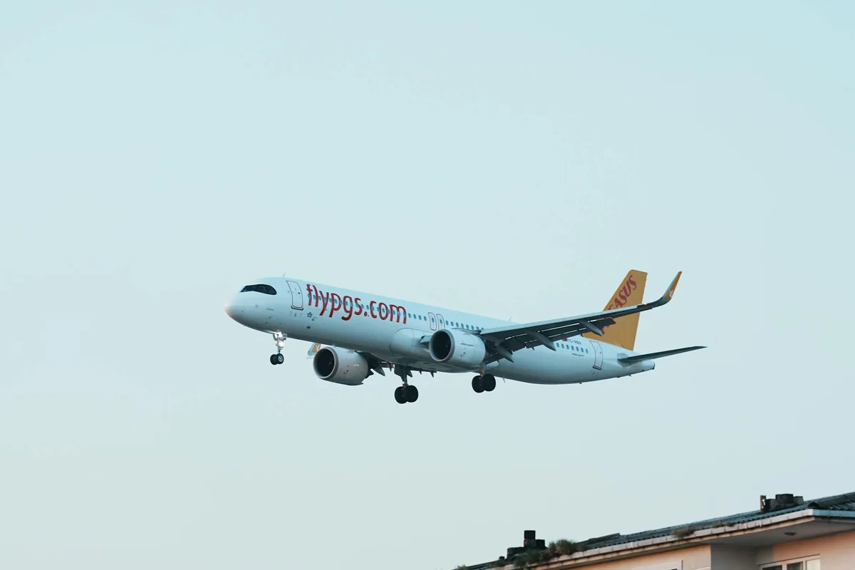剪辑素材整理现场，按版本与场景分类存放的素材文件，用于复盘时回看素材复用价值